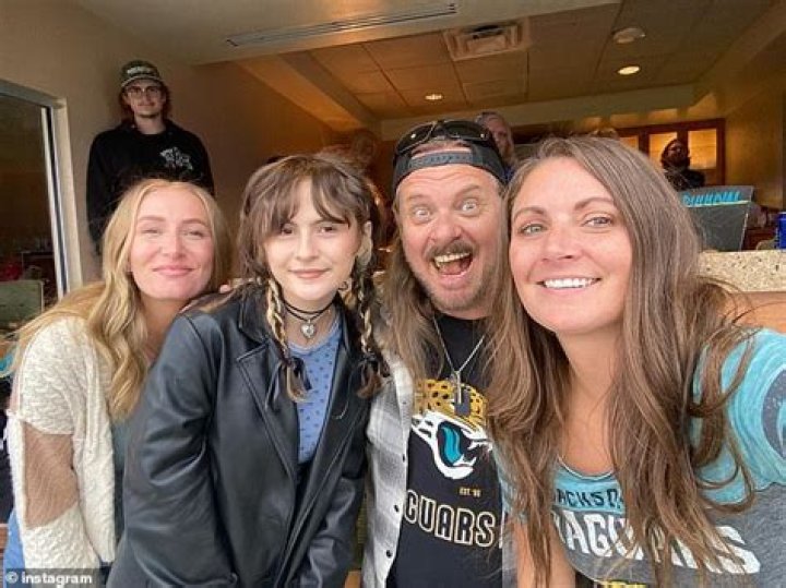 Where Is Nadine Inscoe Now? Ronnie Van Zant Ex-Wife Daughter Tammy Van Zant Death correo ·
